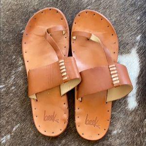 beek sandals